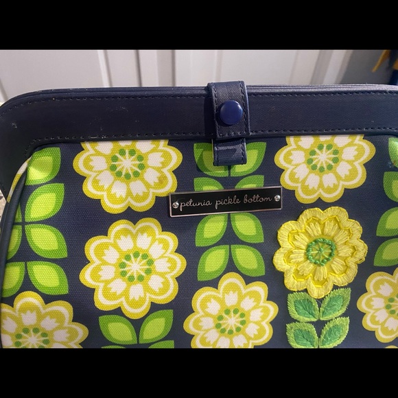 Petunia Pickle Bottom Diaper Pad Purse - Picture 2 of 12
